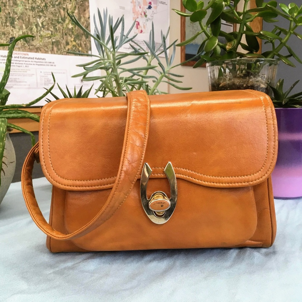 Vintage Empress Fawn Colored Leather Bag w Coin